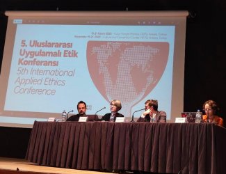 Doç. Dr. Selda Salman, 5. Uluslararası Uygulamalı Etik Konferansı'nda Bildirisini Sundu