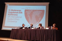 Doç. Dr. Selda Salman, 5. Uluslararası Uygulamalı Etik Konferansı'nda Bildirisini Sundu